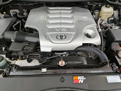 Used 2021 Toyota Land Cruiser image 38