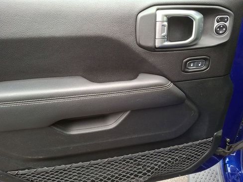 Used 2020 Jeep Wrangler Unlimited Sahara image 10