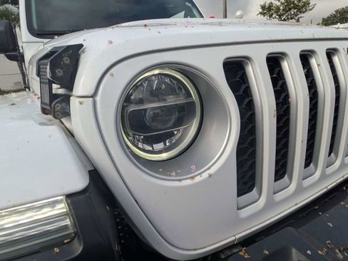 Used 2020 Jeep Gladiator Overland AWD/4WD image 9