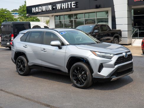 Used 2023 Toyota RAV4 SE w/ Convenience Package image 1