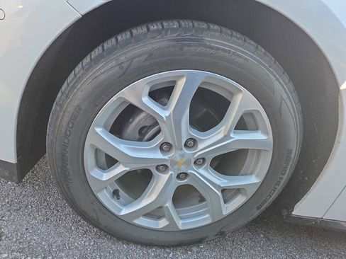 Used 2018 Chevrolet Volt Premier w/ Driver Confidence Package image 7