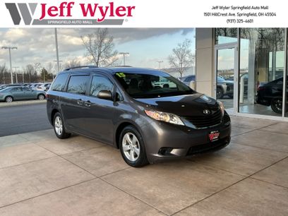 Used 2015 Toyota Sienna LE w/ Four Season Floor Mat Package