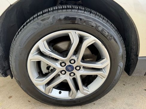 Used 2018 Ford Edge Titanium w/ Equipment Group 302A AWD/4WD image 10