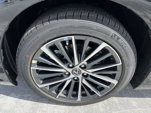 Used 2024 Lexus ES 250 w/ Premium Package AWD/4WD image 10
