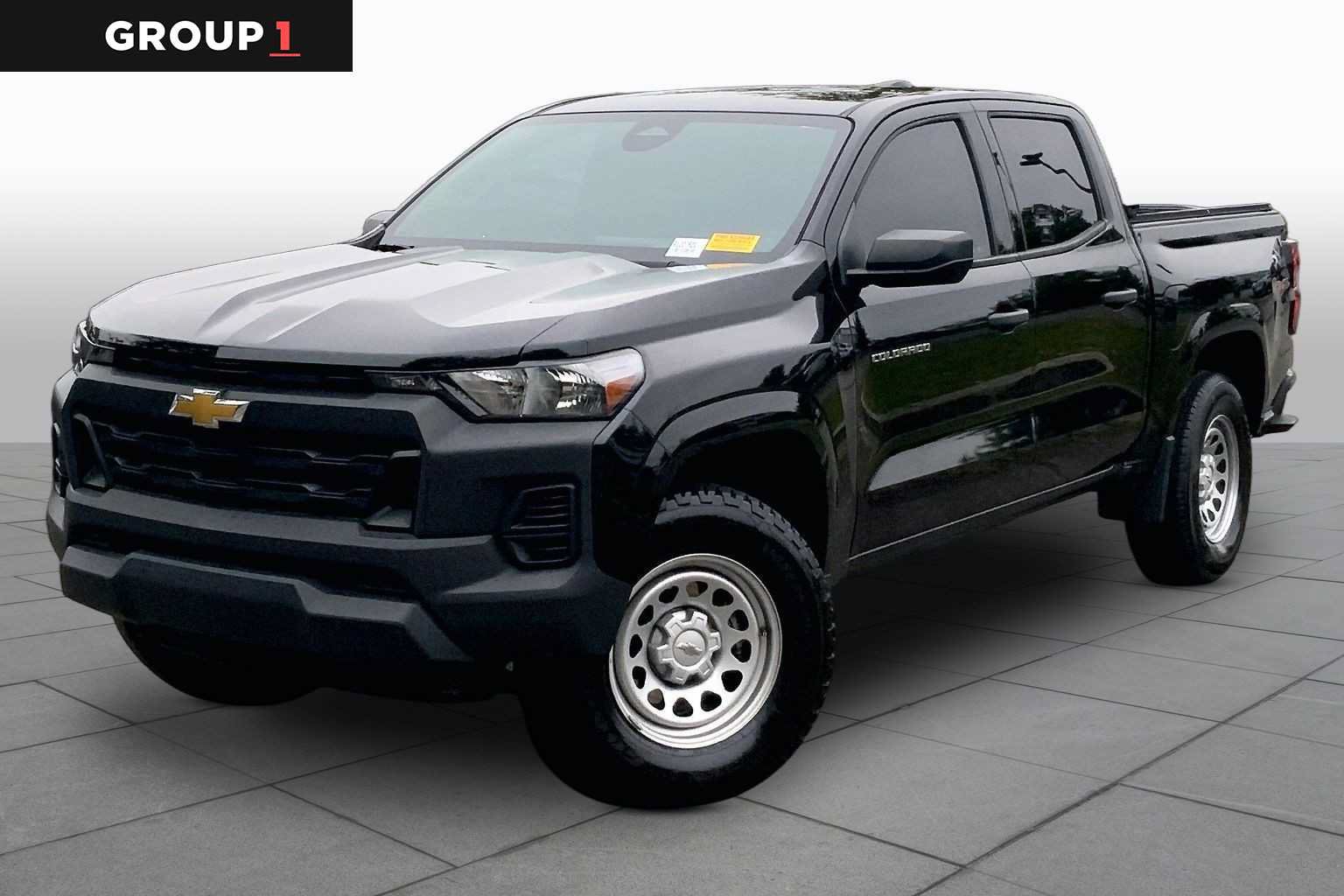Used 2024 Chevrolet Colorado W/T w/ Advanced Trailering Package AWD/4WD image 1