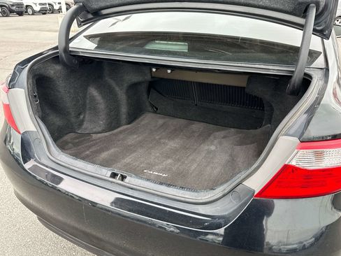 Used 2017 Toyota Camry SE image 15