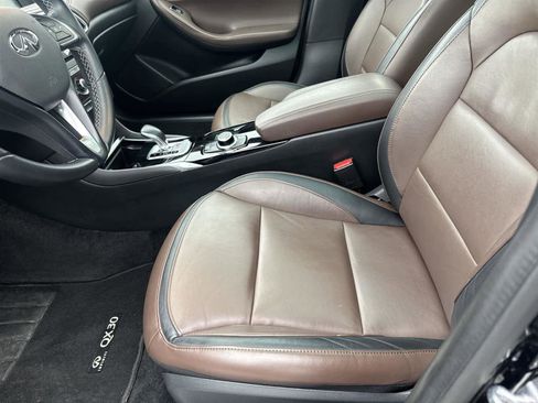 Used 2018 INFINITI QX30 AWD w/ Cafe Teak Theme Package image 12