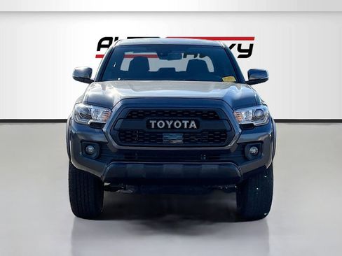 Used 2020 Toyota Tacoma TRD Off-Road w/ Technology Package AWD/4WD image 2