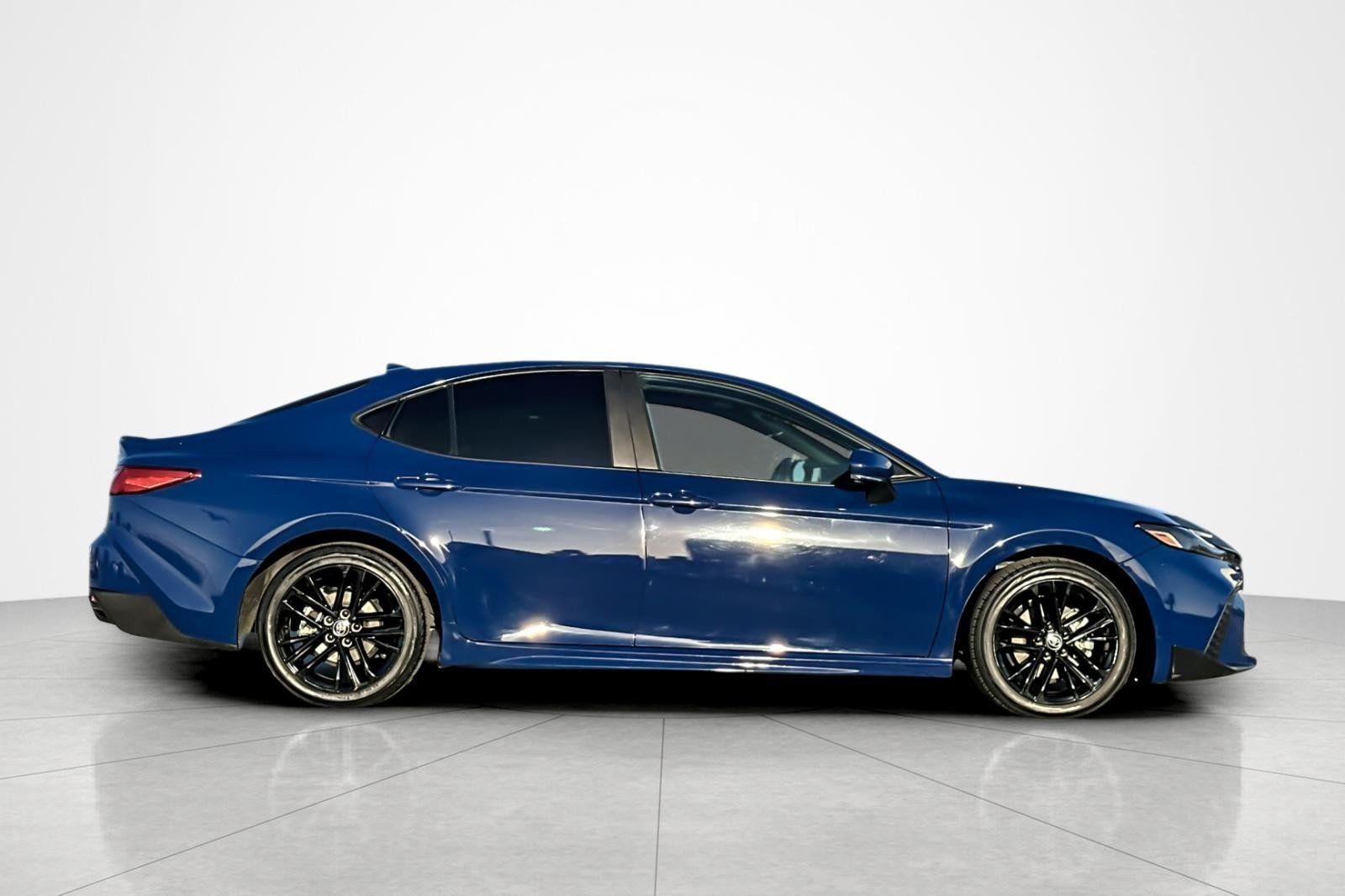 Used 2025 Toyota Camry SE w/ Convenience Package FWD image 6
