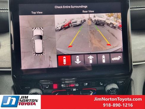 Used 2025 Jeep Grand Cherokee Limited w/ Luxury Tech Group II image 21