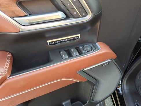 Used 2025 GMC Sierra 1500 Denali Ultimate image 15