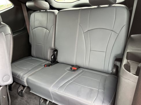 Used 2024 Buick Enclave Premium image 8