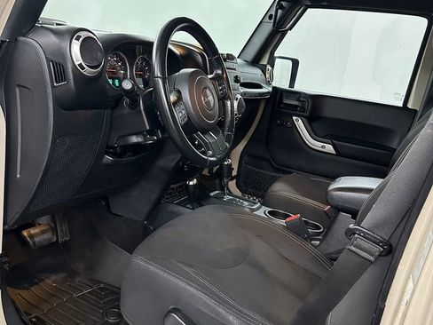 Used 2017 Jeep Wrangler Unlimited Sahara w/ Max Tow Package image 8