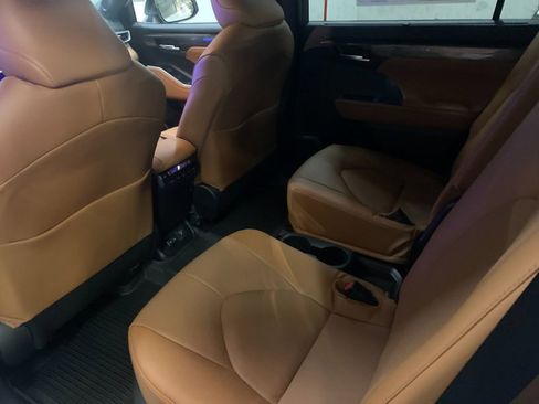 New 2026 Toyota Highlander Platinum image 13