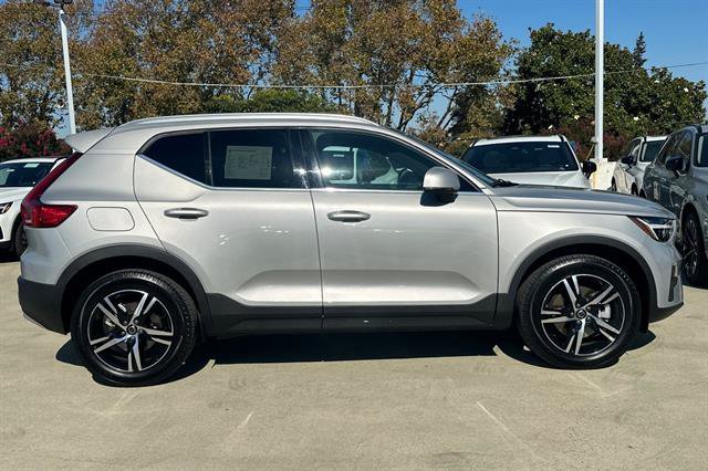 Certified 2025 Volvo XC40 B5 Core AWD/4WD image 2