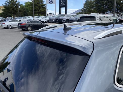 Certified 2022 Volkswagen Tiguan SE w/ Panoramic Sunroof Package image 25