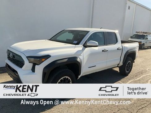 Used 2024 Toyota Tacoma TRD Off-Road image 33