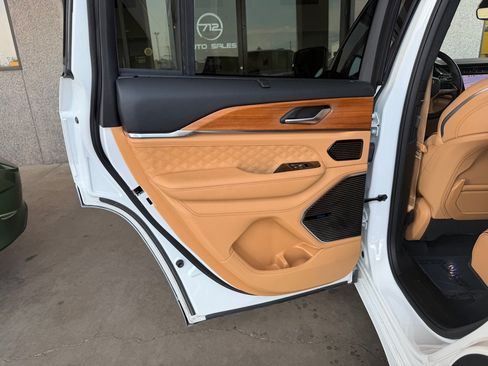 Used 2022 Jeep Grand Cherokee Summit AWD/4WD image 28