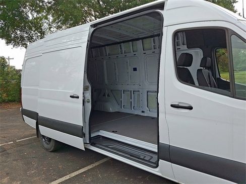 Used 2025 Mercedes-Benz Sprinter 2500 image 10