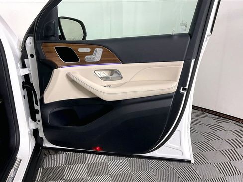 Certified 2025 Mercedes-Benz GLE 450e 4MATIC image 16