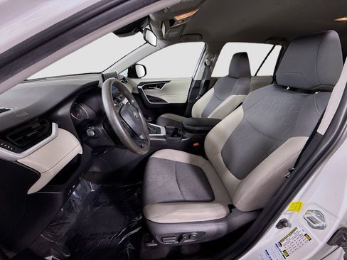 Used 2020 Toyota RAV4 XLE w/ Carpet Mat Package AWD/4WD image 22