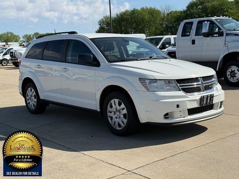 Used 2019 Dodge Journey SE FWD image 3