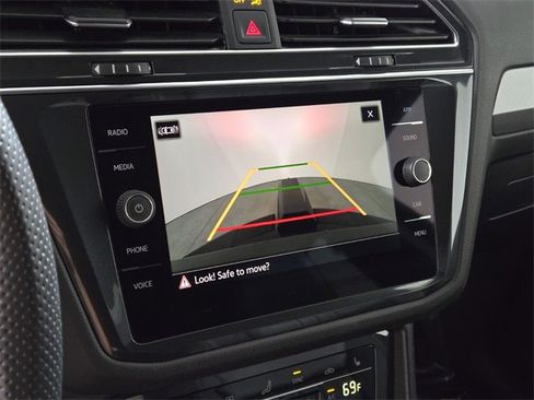 Used 2023 Volkswagen Tiguan SE R-Line image 35