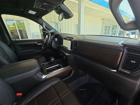 Used 2025 Chevrolet Silverado 1500 High Country w/ High Country Premium Package AWD/4WD image 29