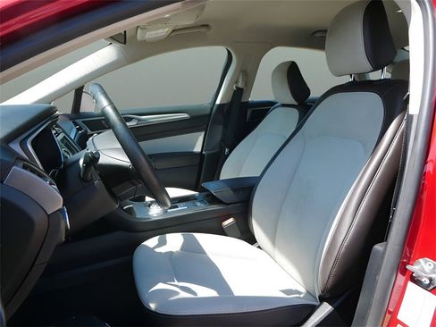 Used 2020 Ford Fusion SE w/ Equipment Group 151A image 11