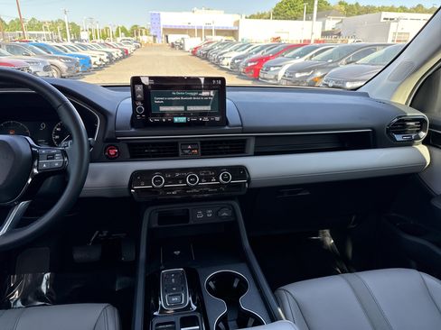 Used 2025 Honda Pilot EX-L image 29