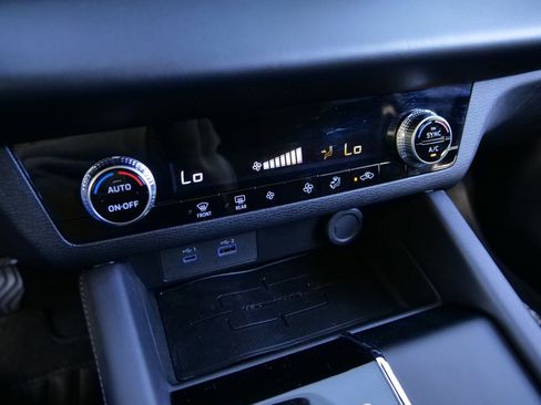 Used 2024 Mitsubishi Outlander ES image 12