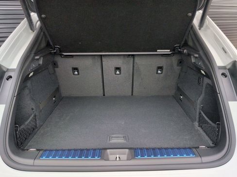 New 2026 Porsche Macan Electric image 23