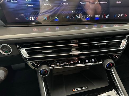 New 2026 Chevrolet Traverse LT image 25