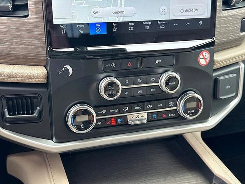 Used 2024 Ford Expedition Max Limited image 15