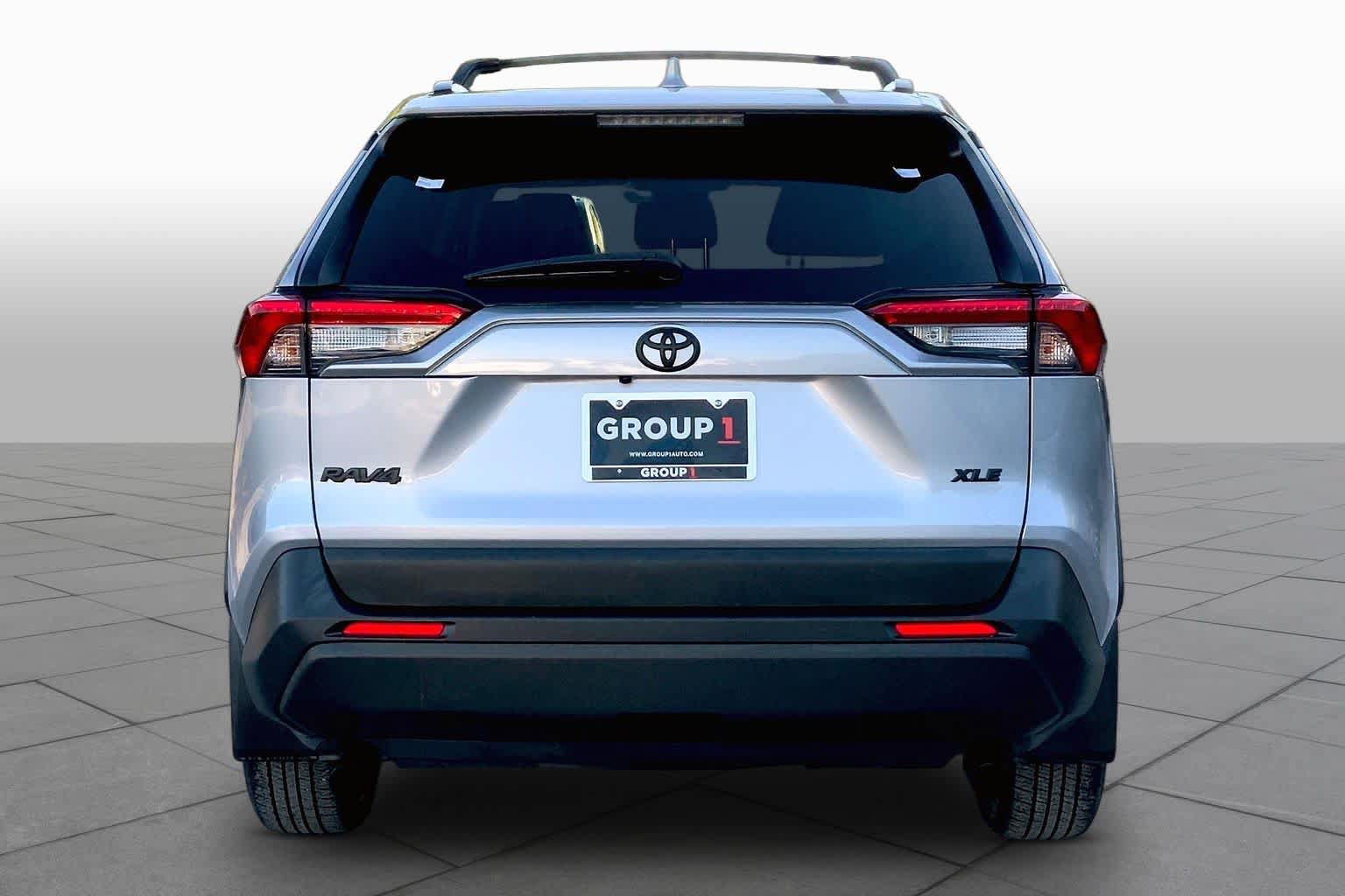 Used 2025 Toyota RAV4 XLE FWD image 5
