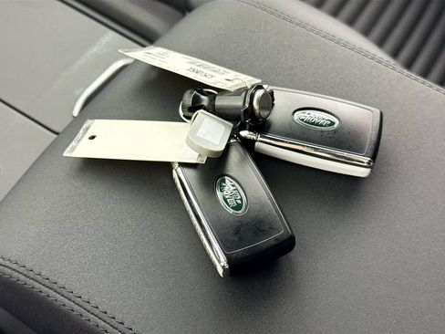 Used 2025 Land Rover Discovery S AWD/4WD image 17