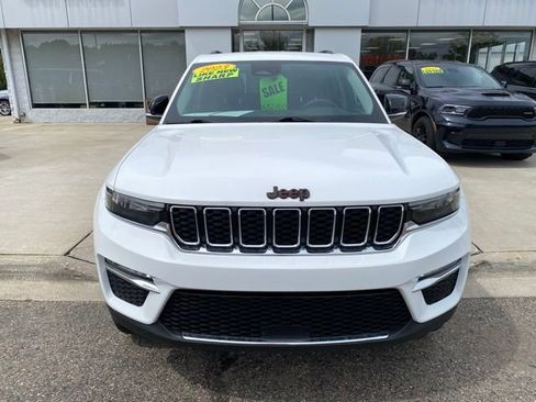 Used 2023 Jeep Grand Cherokee Limited w/ Trailer Tow Prep Group (B) AWD/4WD image 12