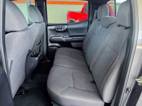 Used 2019 Toyota Tacoma TRD Off-Road image 33