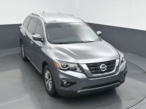 Used 2020 Nissan Pathfinder SV image 3