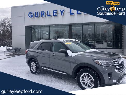 Used 2025 Ford Explorer Active image 1