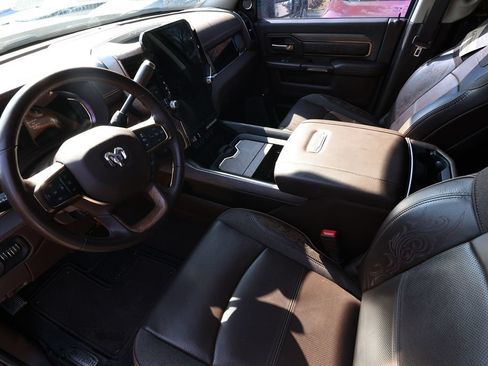 Used 2025 RAM 2500 Limited AWD/4WD image 9