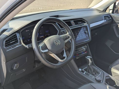 Used 2024 Volkswagen Tiguan SE w/ Panoramic Sunroof Package AWD/4WD image 12