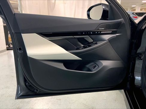 New 2026 BMW 530i xDrive w/ M Sport Package image 10