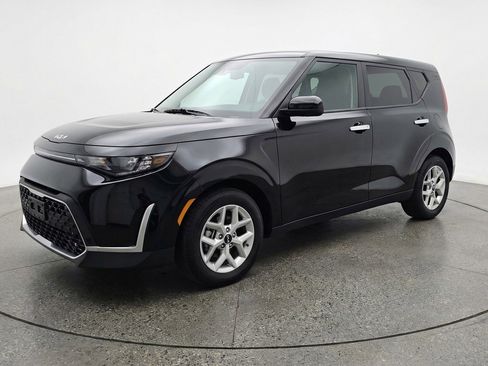Used 2025 Kia Soul LX w/ LX Technology Package image 3