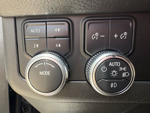 Used 2023 GMC Yukon Denali AWD/4WD image 14