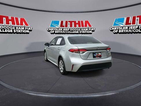 Used 2025 Toyota Corolla LE FWD image 6