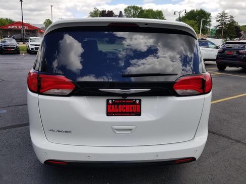 Used 2025 Chrysler Voyager LX FWD image 7