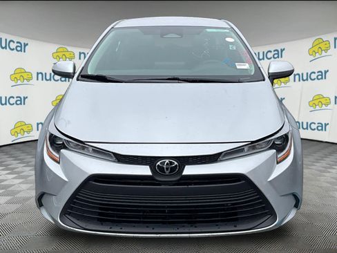 Used 2025 Toyota Corolla LE image 2