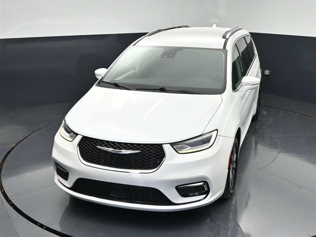 Used 2021 Chrysler Pacifica Touring-L FWD image 10