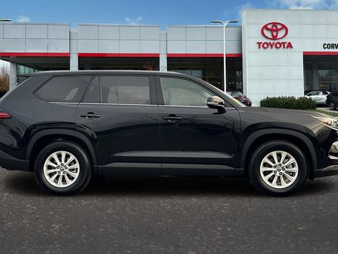 Used 2025 Toyota Grand Highlander AWD image 3